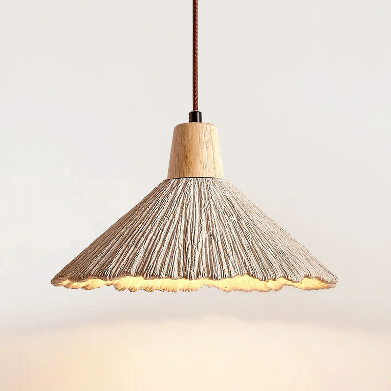 Umbrella-shaped cement penndant lamps are used in restaurant kitchens, etc.